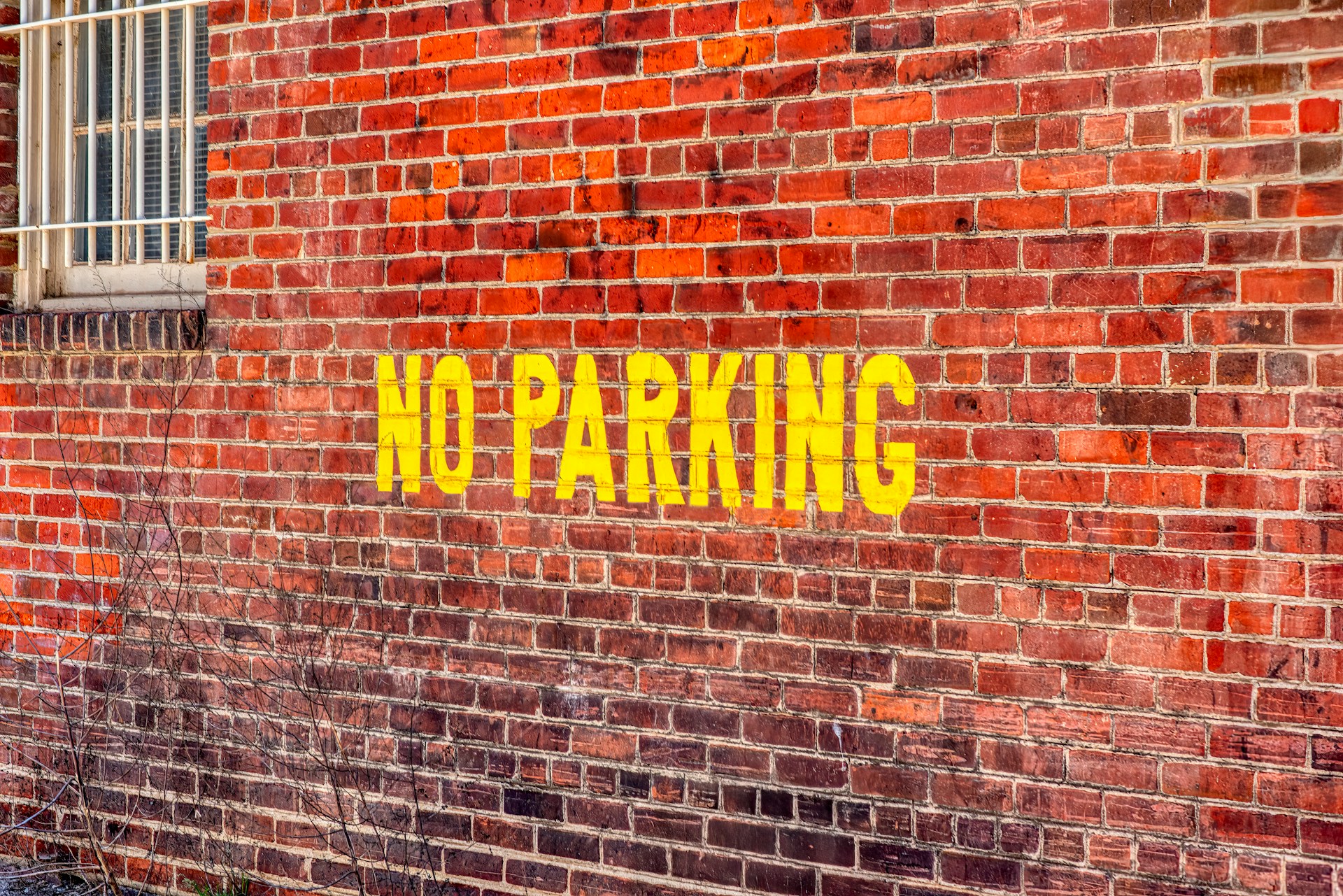 Dissuasori di sosta come soluzioni pratiche per parcheggi sicuri